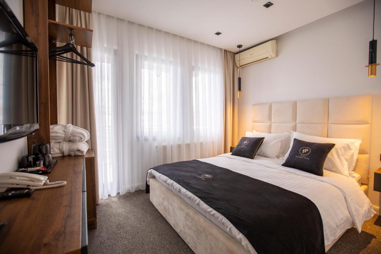 Plaza Boutique Hotel Pristina Buitenkant foto