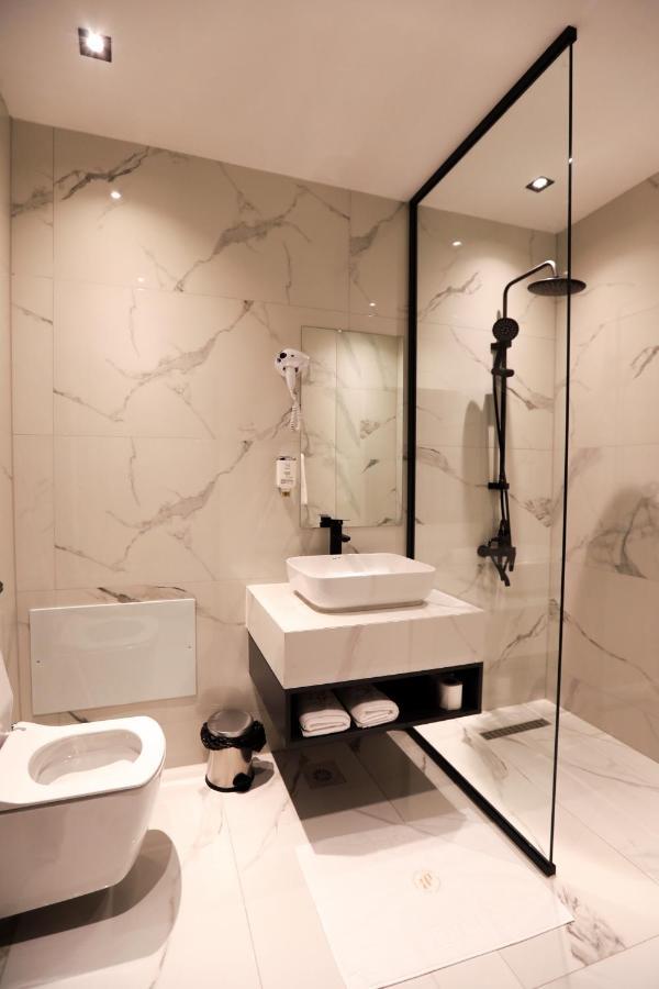Plaza Boutique Hotel Pristina Buitenkant foto
