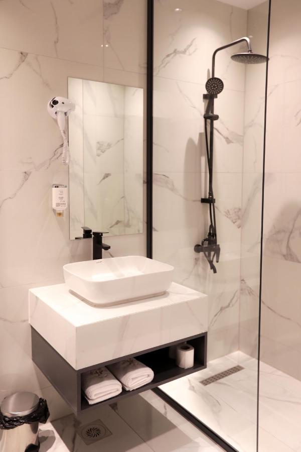 Plaza Boutique Hotel Pristina Buitenkant foto